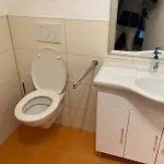 Heurigenbar פלדקירשן אן דר דונאו